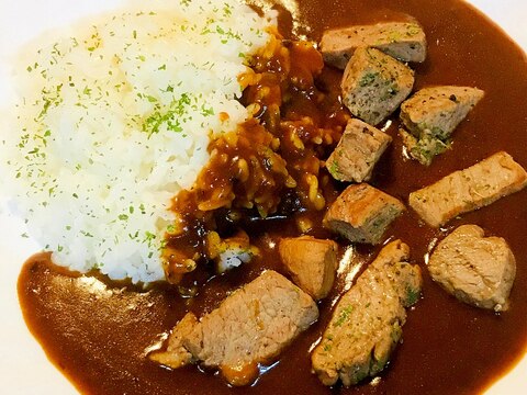 レトルトカレー●豚肉サイコロステーキ追加